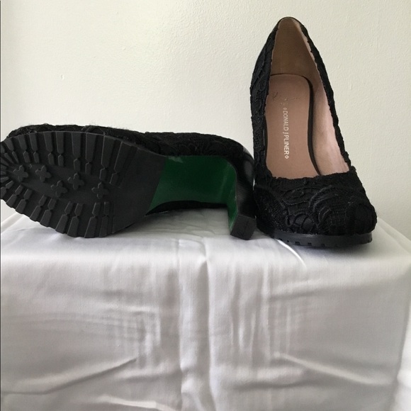 Shoes - Heels - Picture 2 of 3